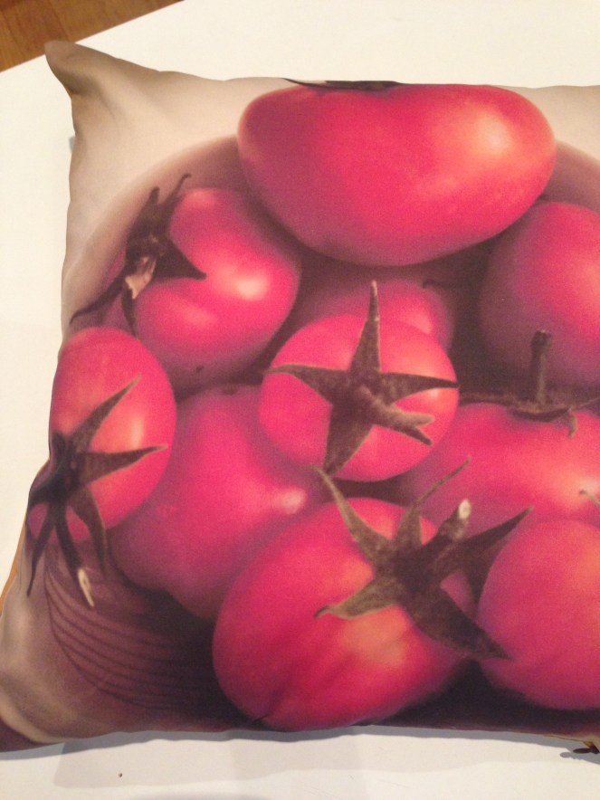 tomato cushion