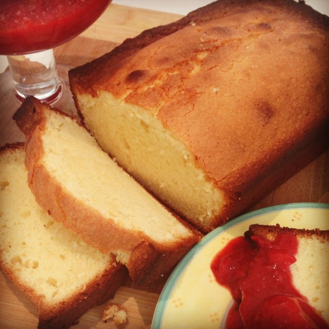 Pound cake with strawberry sauce